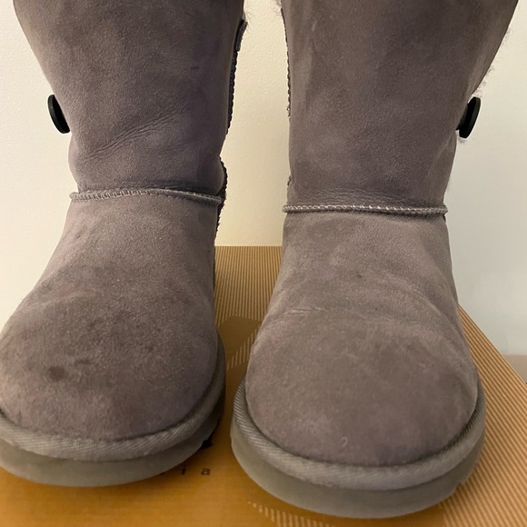 Authentic UGG Bailey Button Boots, Gray Size 6 - Picture 3 of 15